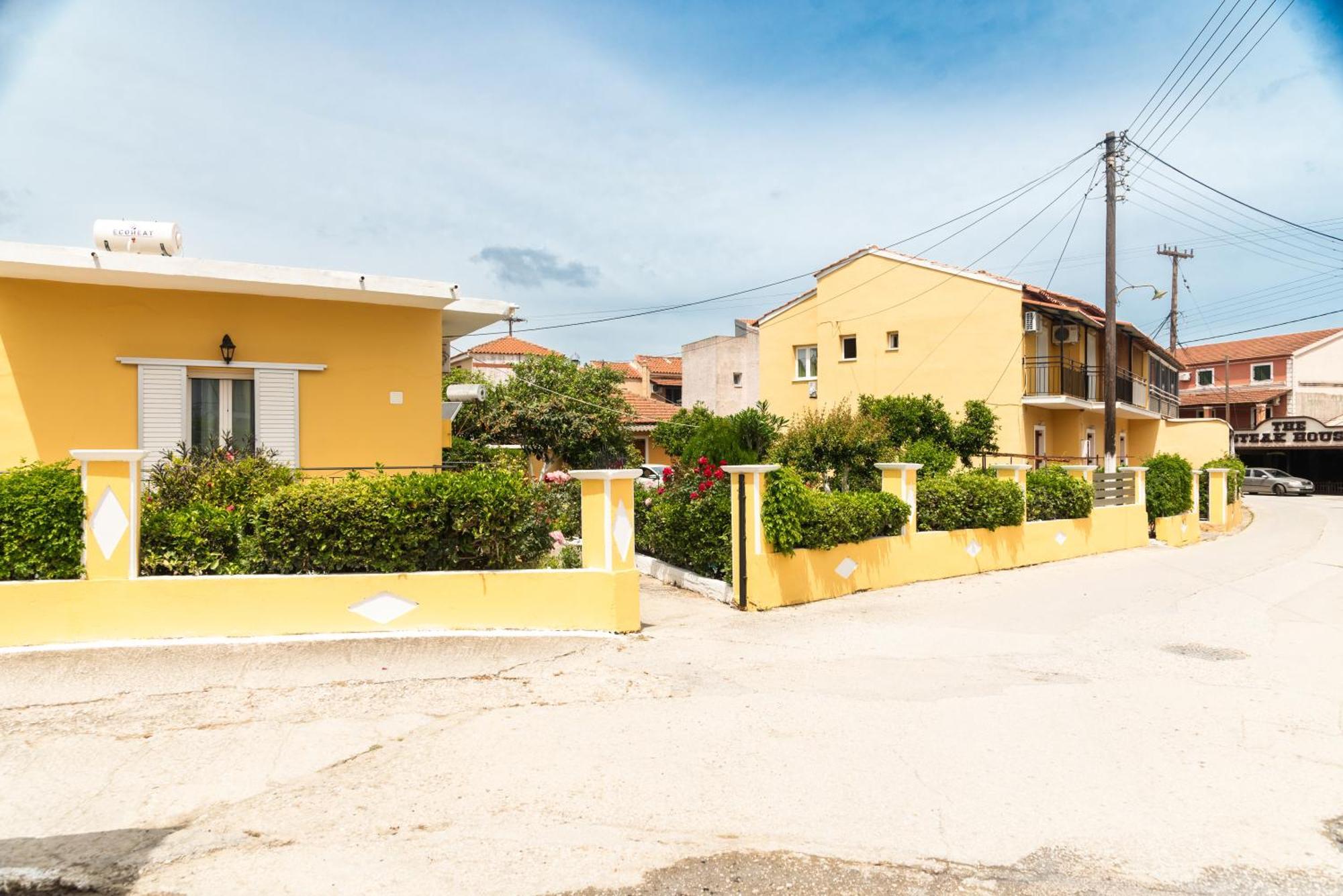 Kates Apartments Kávos Екстериор снимка