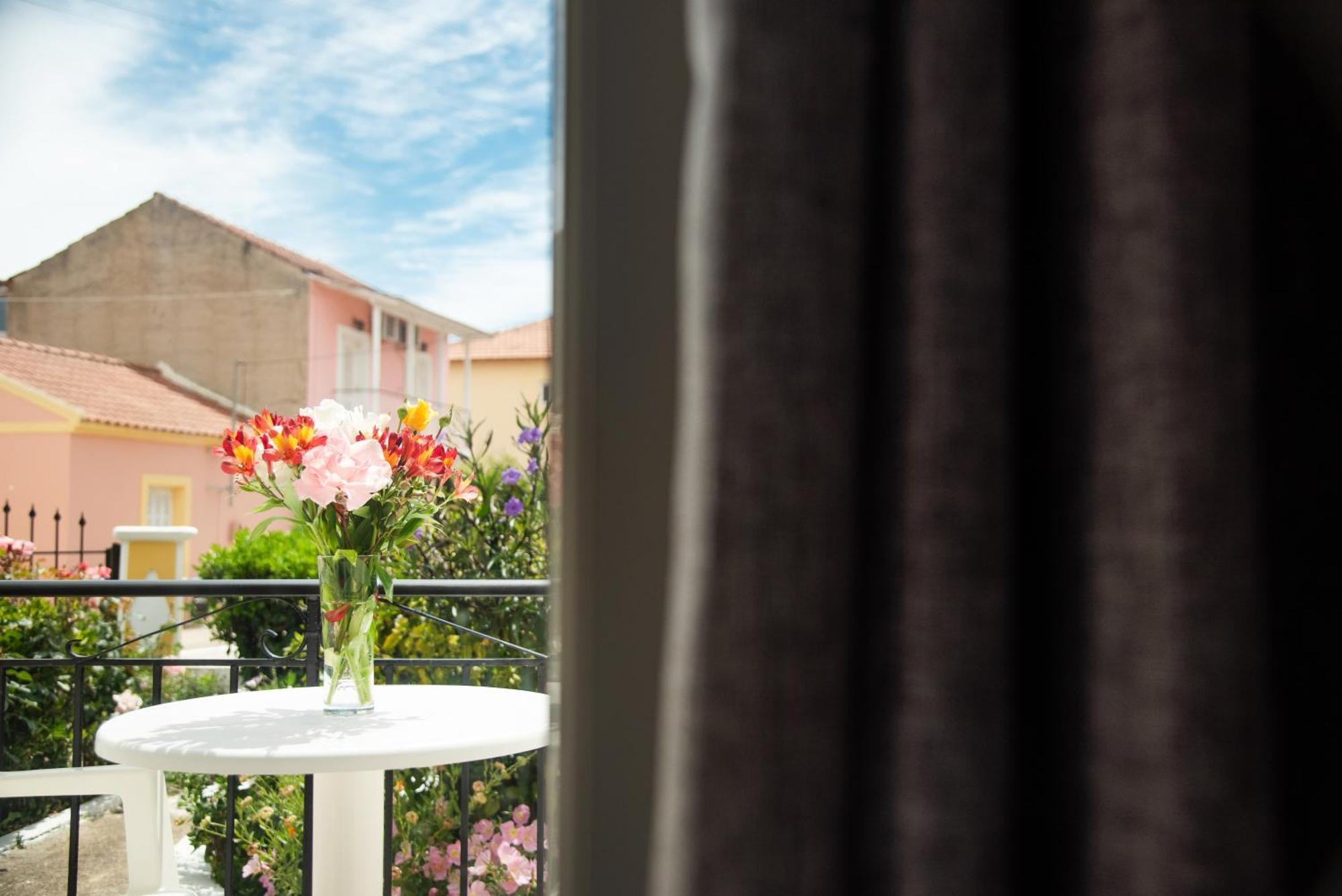 Kates Apartments Kávos Екстериор снимка
