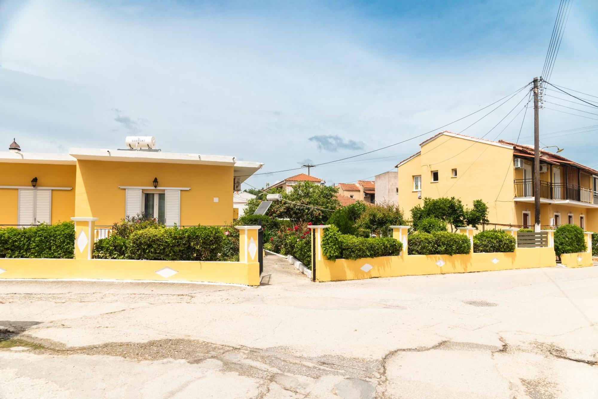 Kates Apartments Kávos Екстериор снимка