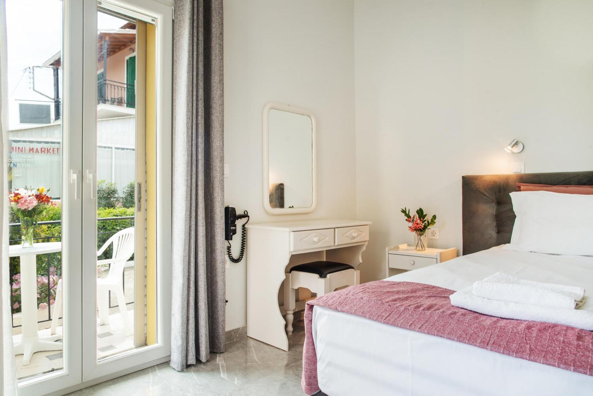 Kates Apartments Kávos Екстериор снимка