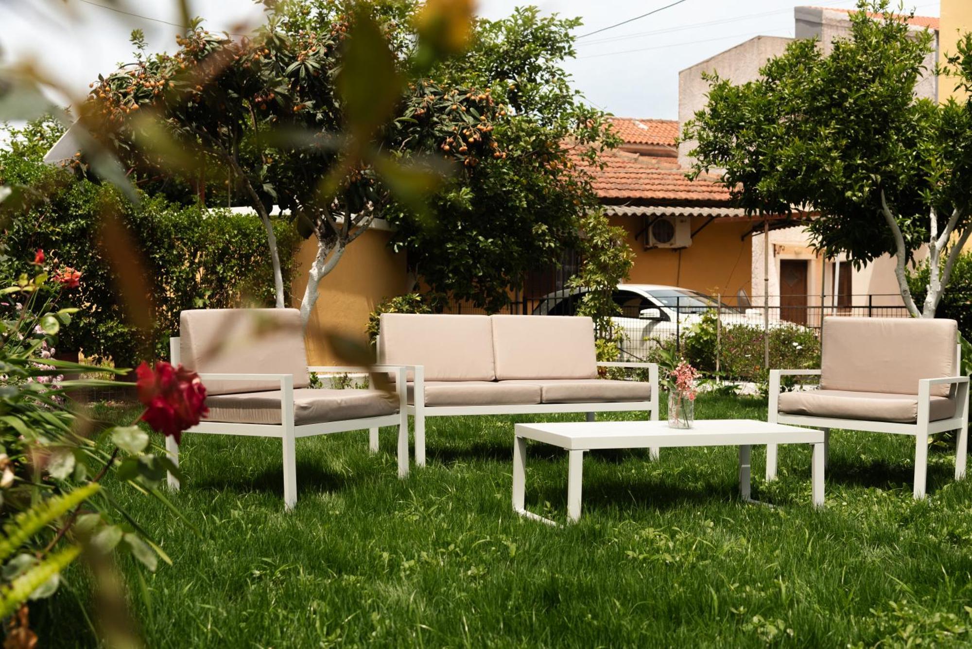 Kates Apartments Kávos Екстериор снимка